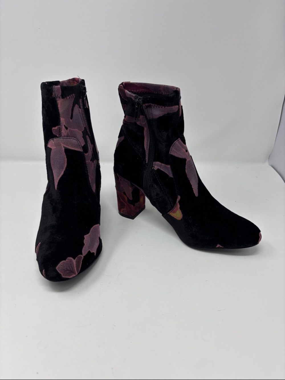 Steve Madden | sock booties 6.5 6.5M Black Velvet Floral Ankle Boots - Women's